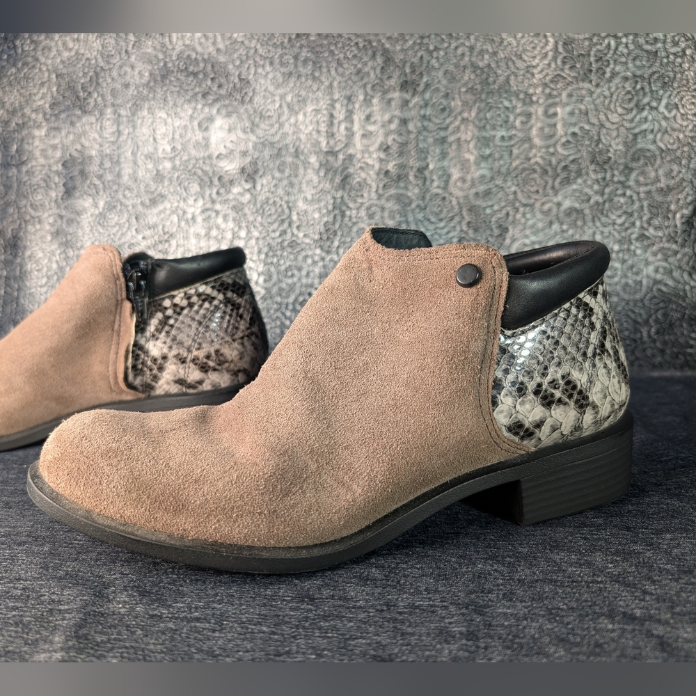 SAS Shoes Bethany ankle Boot size 8 medium. Tan suede with animal print detail